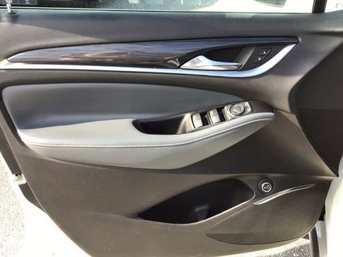 Used 2020 Buick Enclave Essence image 17