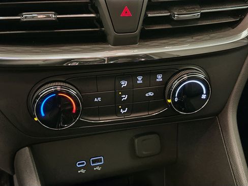 Used 2025 Buick Encore GX Preferred image 24