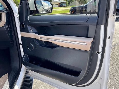 Used 2022 Ford Expedition Limited RWD image 24