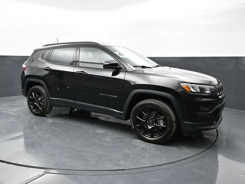 Used 2026 Jeep Compass Latitude AWD/4WD image 21