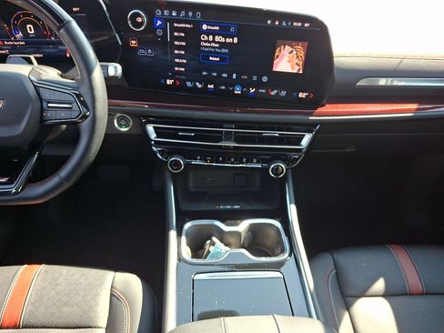 Used 2024 Chevrolet Traverse RS AWD/4WD image 13