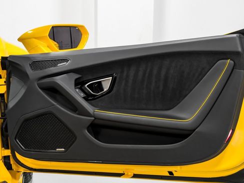 Used 2022 Lamborghini Huracan EVO RWD image 37
