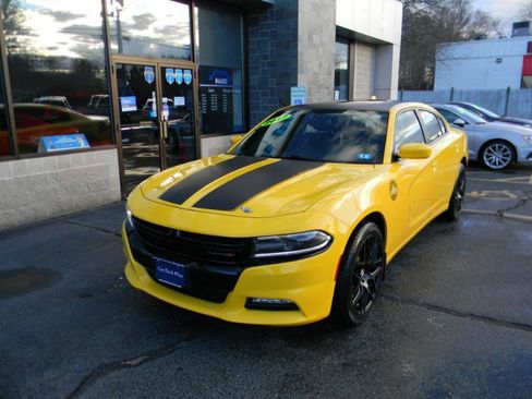 Used 2017 Dodge Charger SXT w/ AWD Plus Group image 4