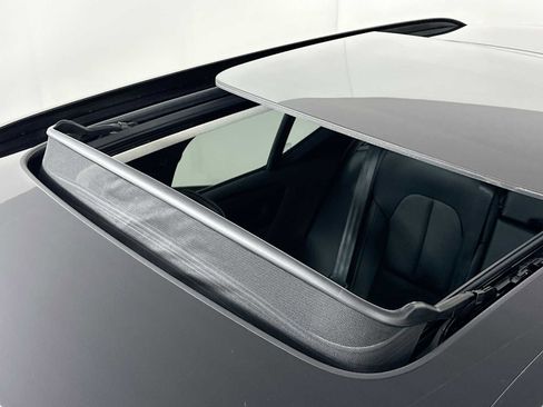 Used 2025 Volvo XC40 B5 Plus w/ Protection Package Premier image 17