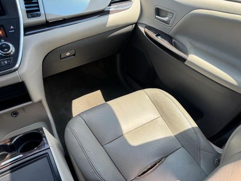 Used 2015 Toyota Sienna XLE w/ XLE Navigation Package FWD image 15