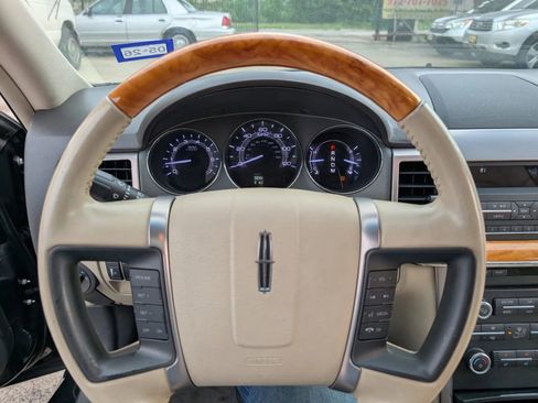 Used 2011 Lincoln MKZ FWD image 4