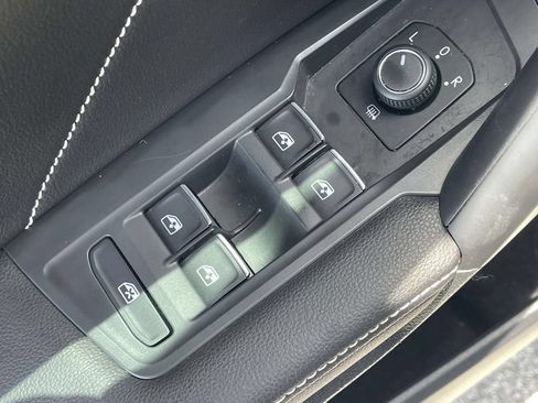 Used 2022 Volkswagen Tiguan SE FWD image 22