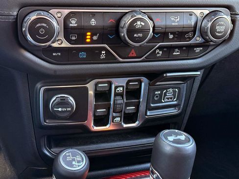 Used 2024 Jeep Wrangler Unlimited Sahara w/ Technology Group image 19