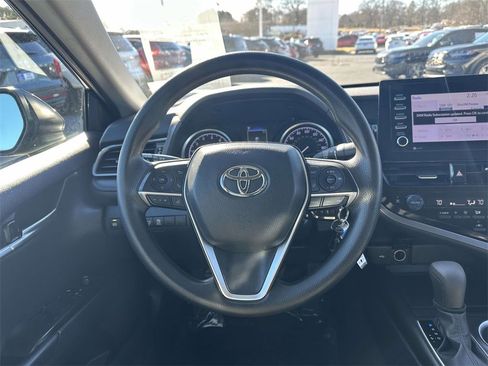 Used 2022 Toyota Camry LE image 11