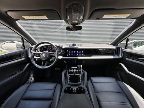 Certified 2026 Porsche Cayenne Coupe AWD/4WD image 6