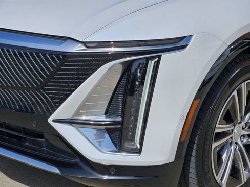 Used 2024 Cadillac Lyriq Luxury w/ LPO, Floor Liner Package AWD/4WD image 11