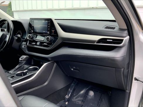 Used 2021 Toyota Highlander XLE FWD image 21