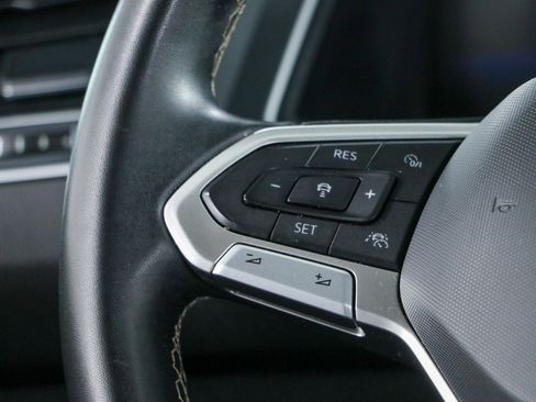 Used 2023 Volkswagen Tiguan SE w/ Panoramic Sunroof Package FWD image 13