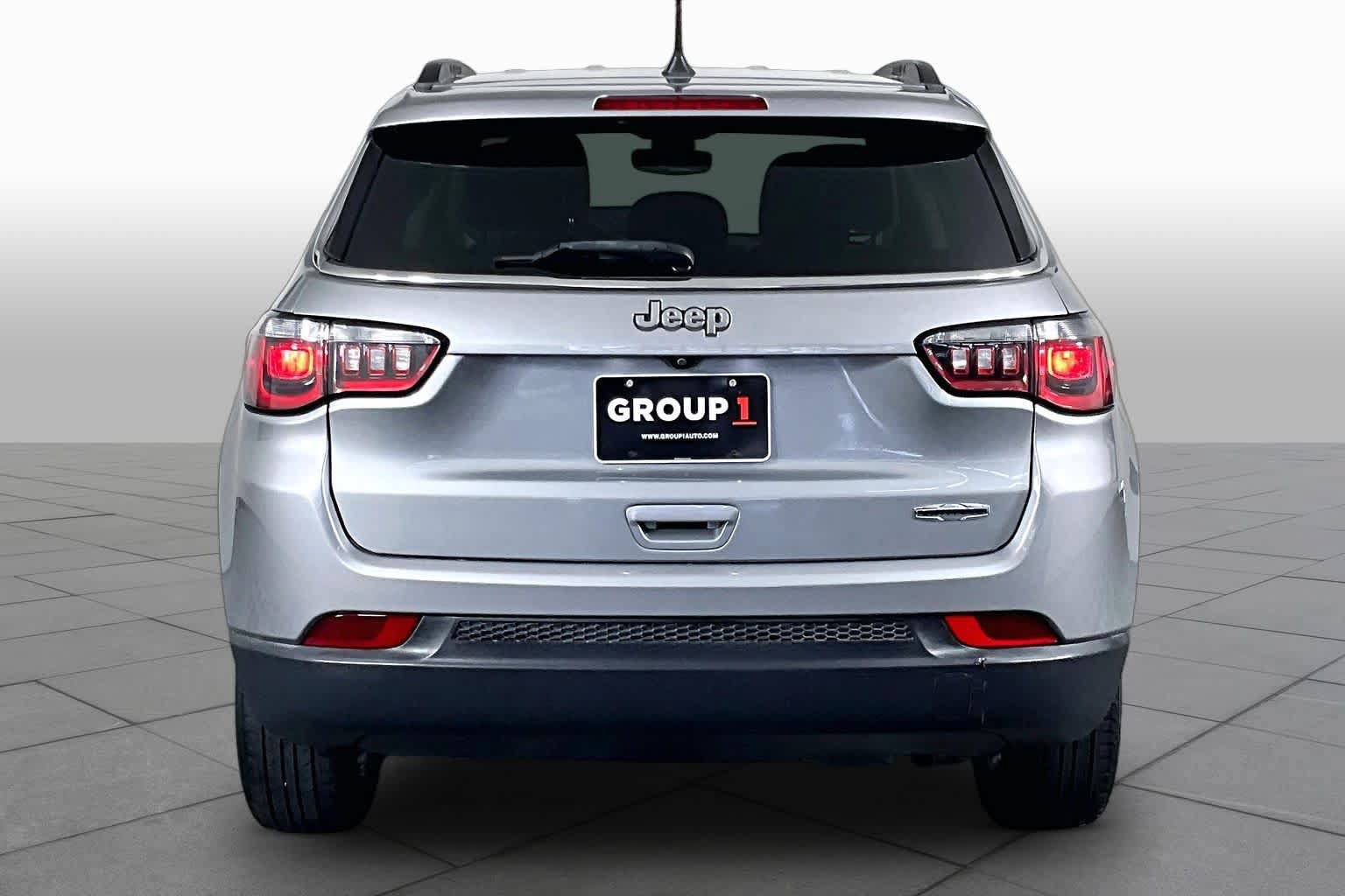 Used 2021 Jeep Compass Latitude FWD image 4