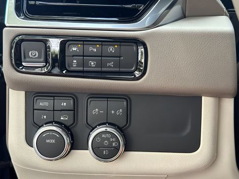 New 2026 GMC Yukon XL Denali w/ Sun & Power Step Package AWD/4WD image 18