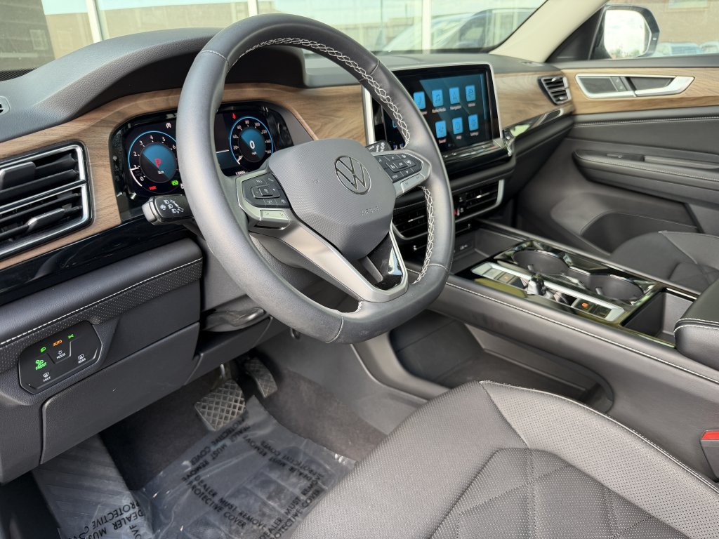 Used 2024 Volkswagen Atlas SE w/ Panoramic Sunroof Package FWD image 35