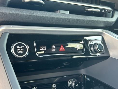 Used 2025 Audi Q5 Premium w/ Convenience Package image 34