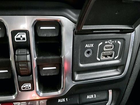 Used 2022 Jeep Wrangler Unlimited Rubicon 4xe image 14