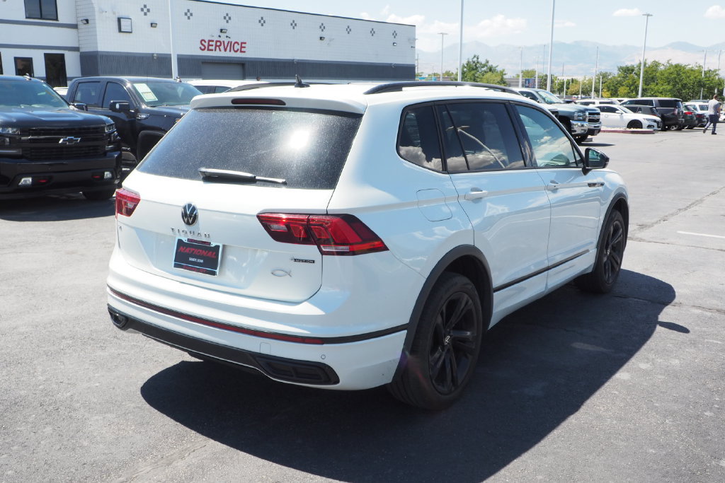 Used 2024 Volkswagen Tiguan SE R-Line AWD/4WD image 5