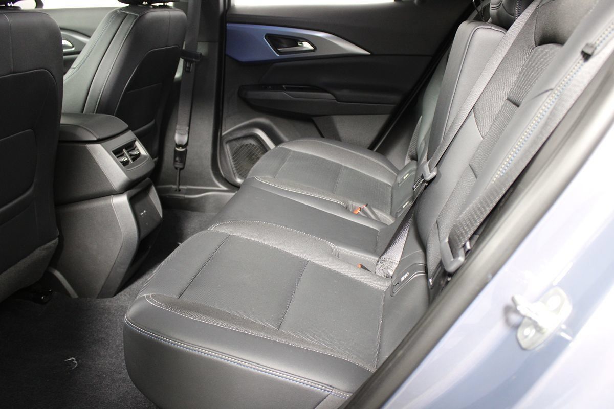 Used 2024 Chevrolet Equinox EV LT w/ LPO, All-Weather Mat Package FWD image 28