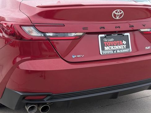 Used 2025 Toyota Camry SE FWD image 9