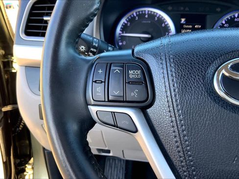 Used 2018 Toyota Highlander XLE image 22