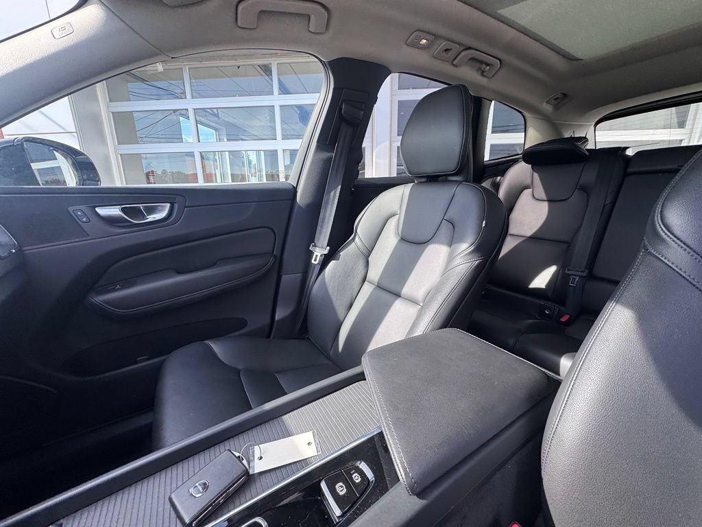 Used 2025 Volvo XC60 B5 Plus AWD/4WD image 28