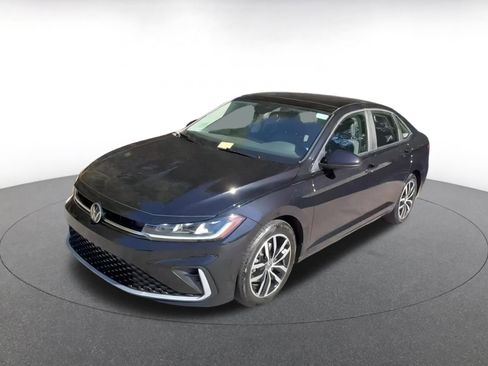 Used 2025 Volkswagen Jetta SE image 4