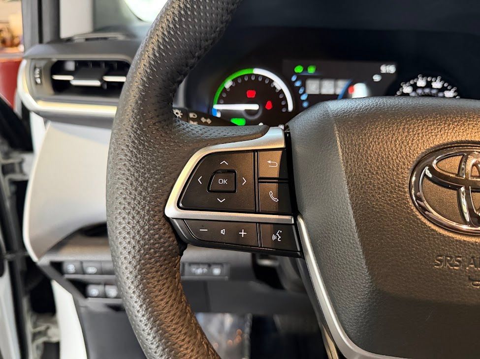 Used 2025 Toyota Sienna XLE FWD image 23