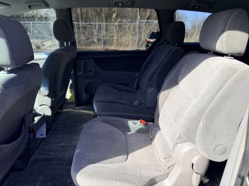 Used 2005 Toyota Sienna CE image 18