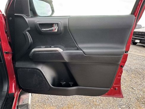 Used 2020 Toyota Tacoma TRD Off-Road image 18