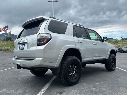 Used 2019 Toyota 4Runner SR5 AWD/4WD image 9