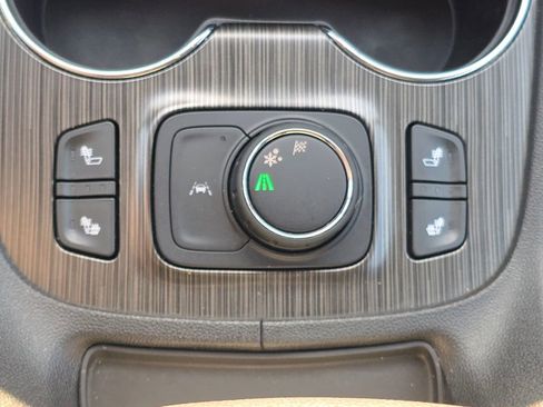 Certified 2023 GMC Acadia SLT image 31