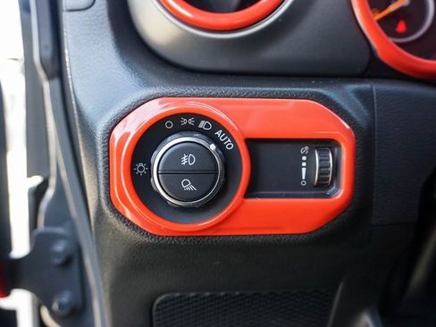 Used 2023 Jeep Gladiator Sport image 13