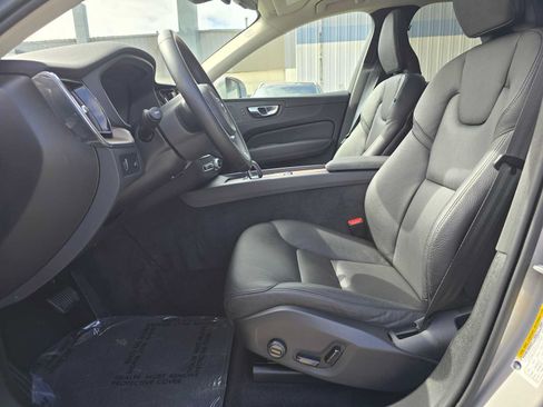 Used 2022 Volvo XC60 B5 Momentum w/ Advanced Package AWD/4WD image 19