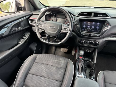 Used 2022 Chevrolet TrailBlazer RS w/ Technology Package FWD image 13