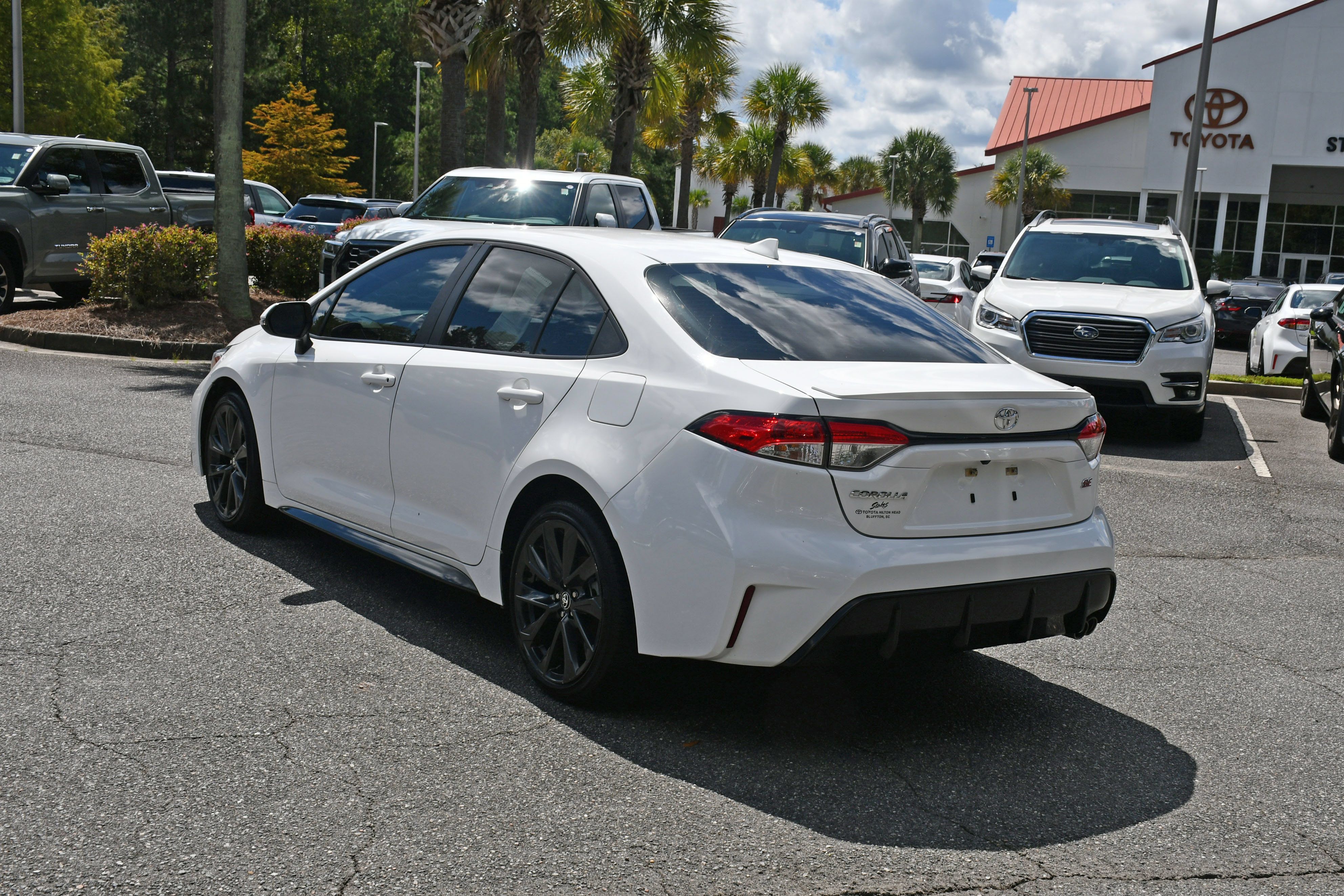Used 2023 Toyota Corolla SE FWD image 3