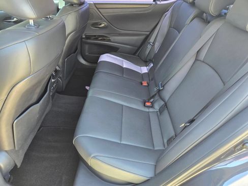 Used 2024 Lexus ES 300h w/ Premium Package FWD image 11