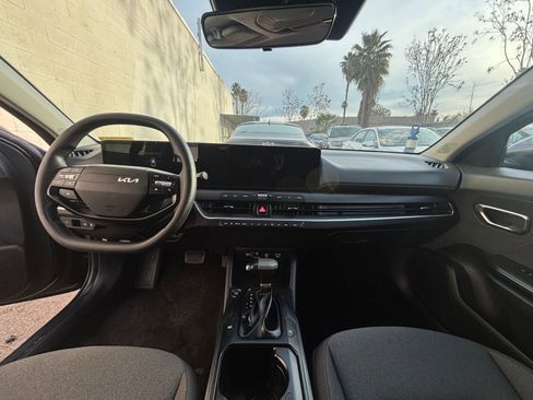 Used 2025 Kia K4 LXS image 38