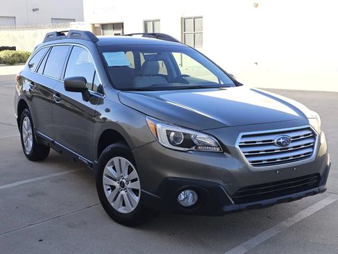 Used 2017 Subaru Outback 2.5i Premium w/ Popular Package #2 AWD/4WD image 3