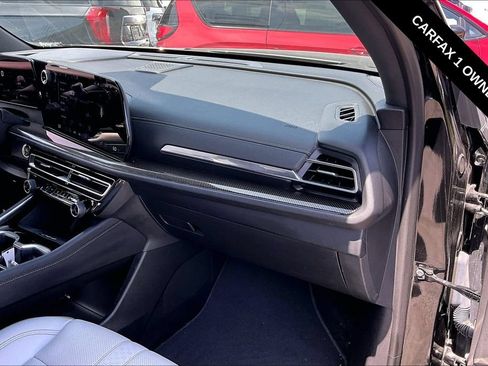 Used 2025 Chevrolet Traverse High Country FWD image 26