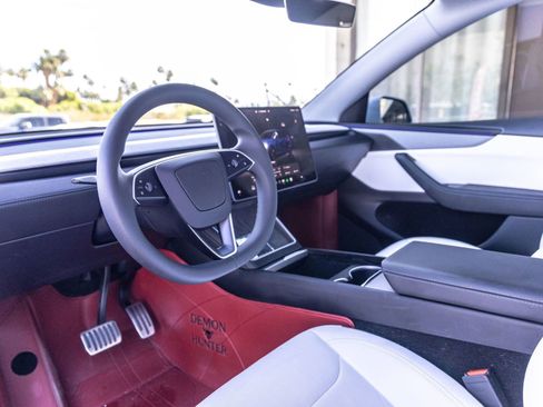 Used 2026 Tesla Model Y 2WD image 9