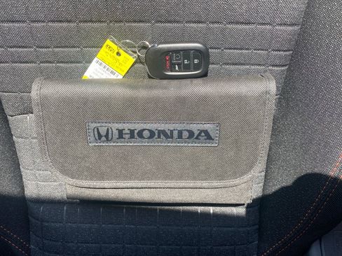 Certified 2025 Honda HR-V Sport image 38