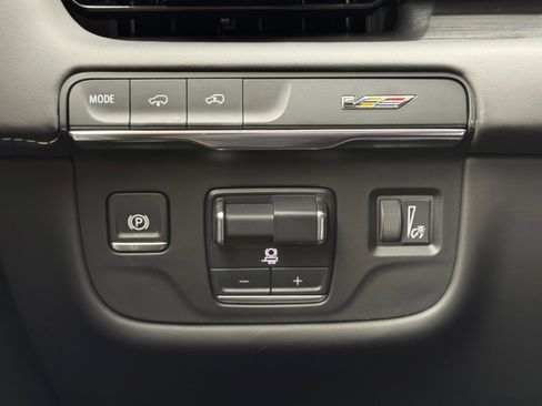 Used 2024 Cadillac Escalade V w/ LPO, ONYX Package AWD/4WD image 30