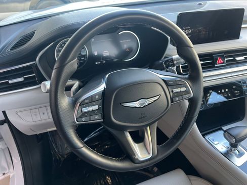 Used 2025 Genesis G70 2.5T image 28