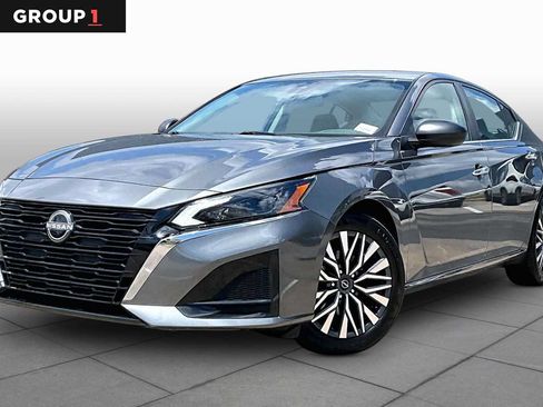 Used 2025 Nissan Altima 2.5 SV FWD image 1