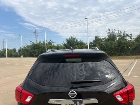 Used 2018 Nissan Pathfinder SL FWD image 4