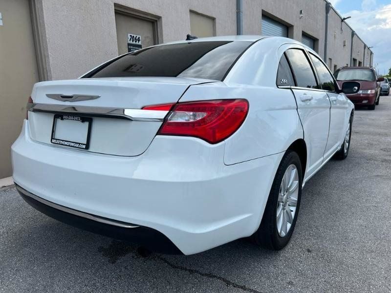 Used 2011 Chrysler 200 Touring FWD image 20