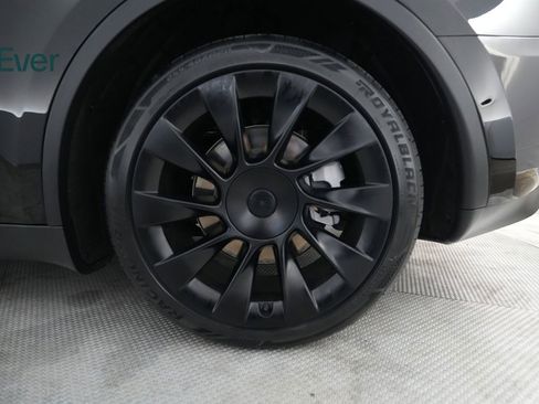 Used 2024 Tesla Model Y Long Range AWD/4WD image 9