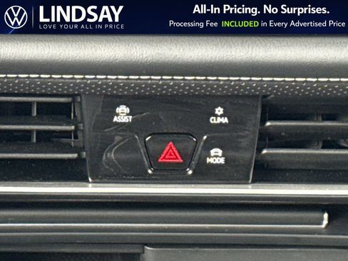 Used 2024 Volkswagen Atlas SE AWD/4WD image 16